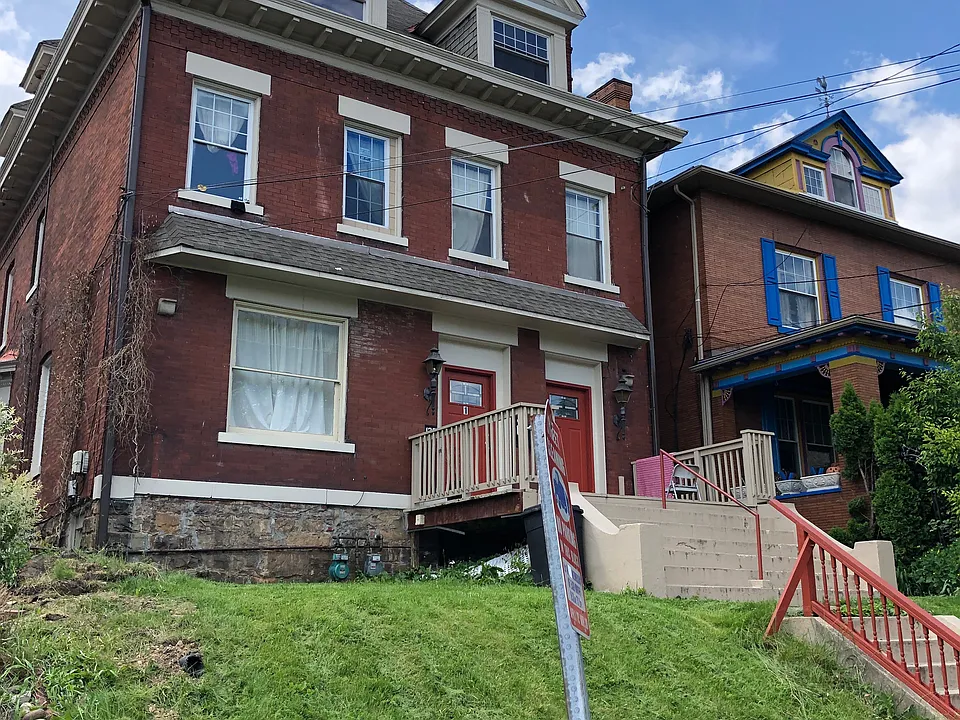 128 Stratford Ave #3A