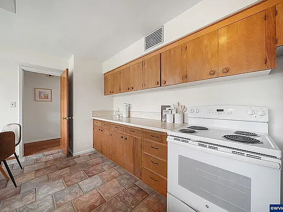 1950 SW Whiteside Dr — Photo 13