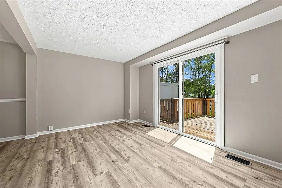 2 bed, 1.5 bath, 1200 sqft, $1,700 — Photo 2