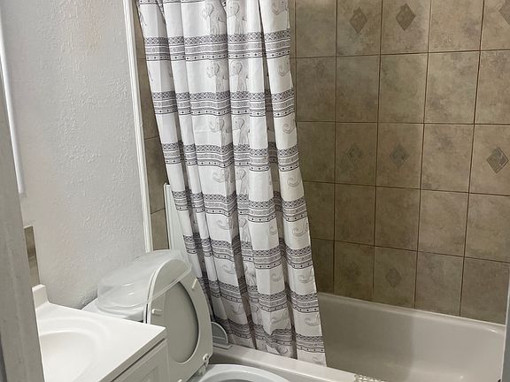 2nd image of 815 Floral Dr