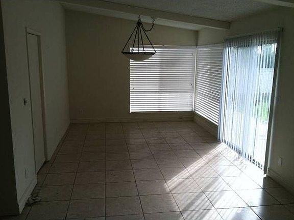 3rd image of 462 E Calle Higuera