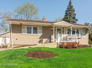128 Hickory Dr, Streamwood, IL 60107