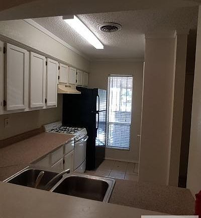 2nd image of 1900 E Elizabeth St