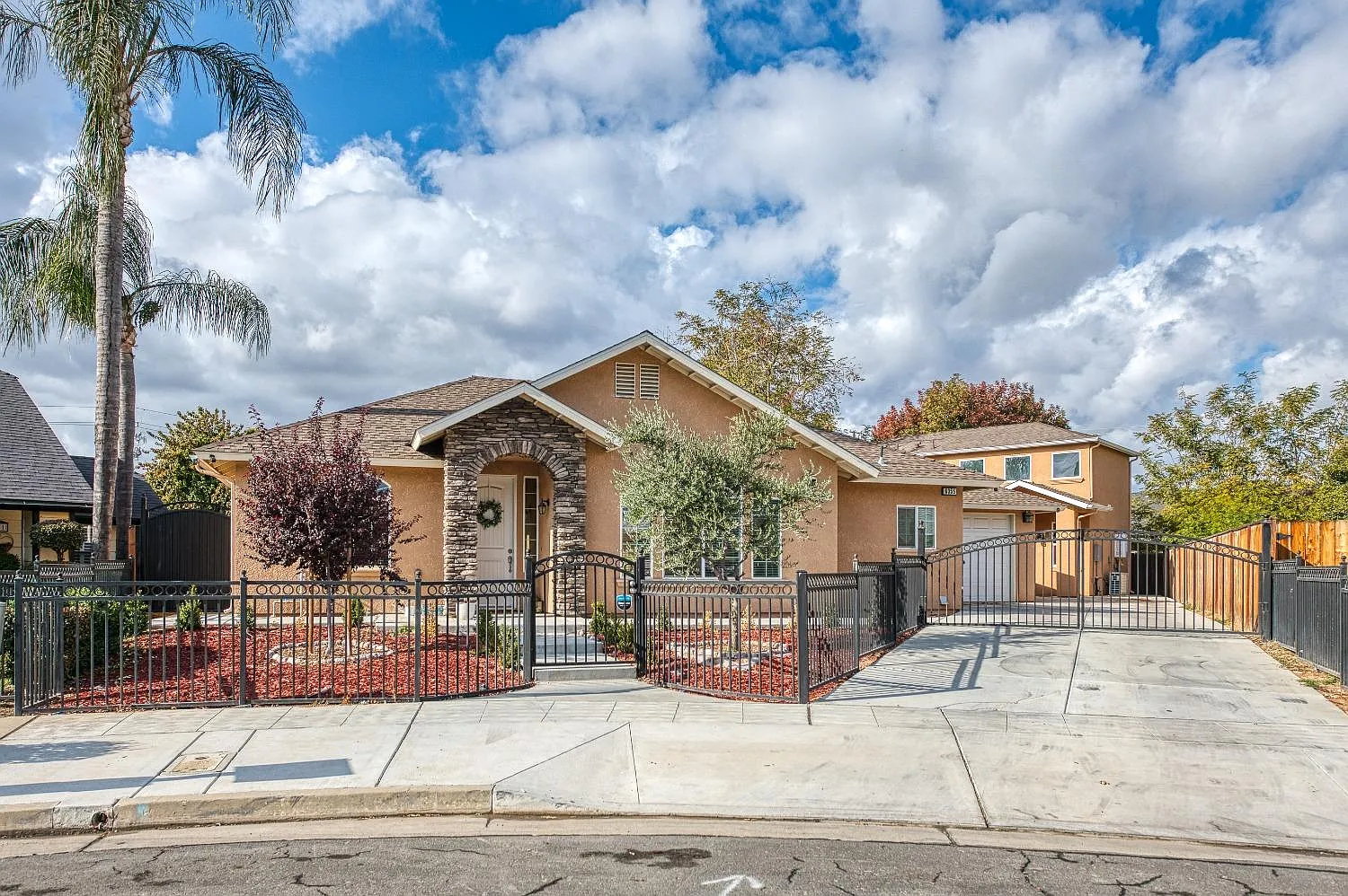6355 N Anna St photo 1