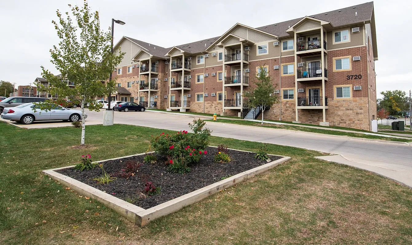 Hilltop Apartments — Photo 4