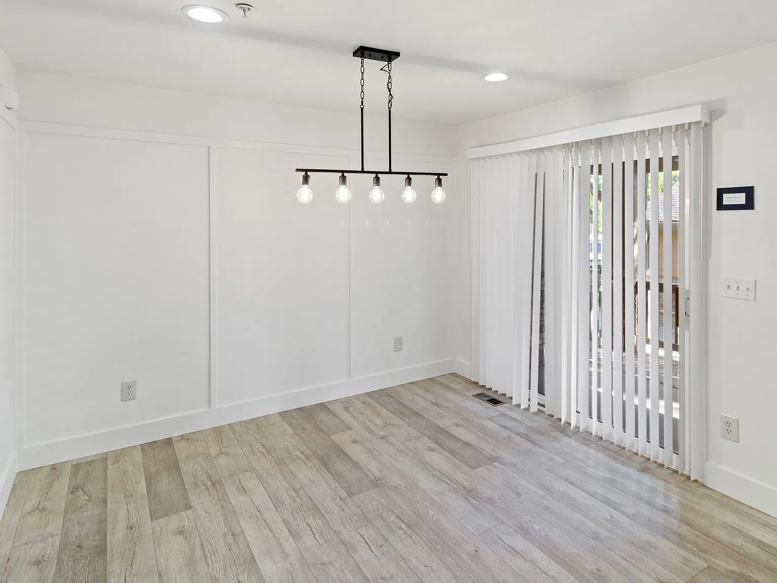 2621 Rigden Pkwy — Photo 2