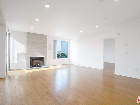 3rd image of 871 Crenshaw Blvd Unit 403