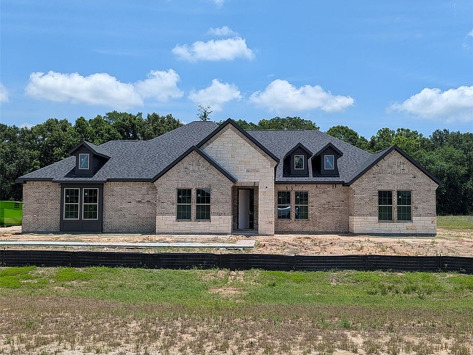 1st image of 270 Seguin Dr