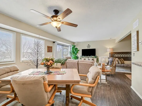 8940 Neill Lake Rd #132, Eden Prairie, MN 55347