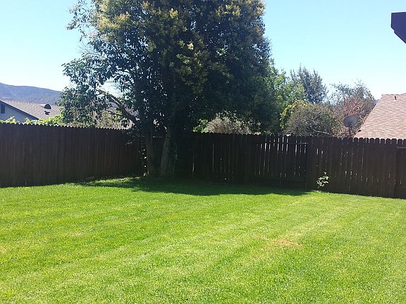 5th image of 560 Irelan Dr