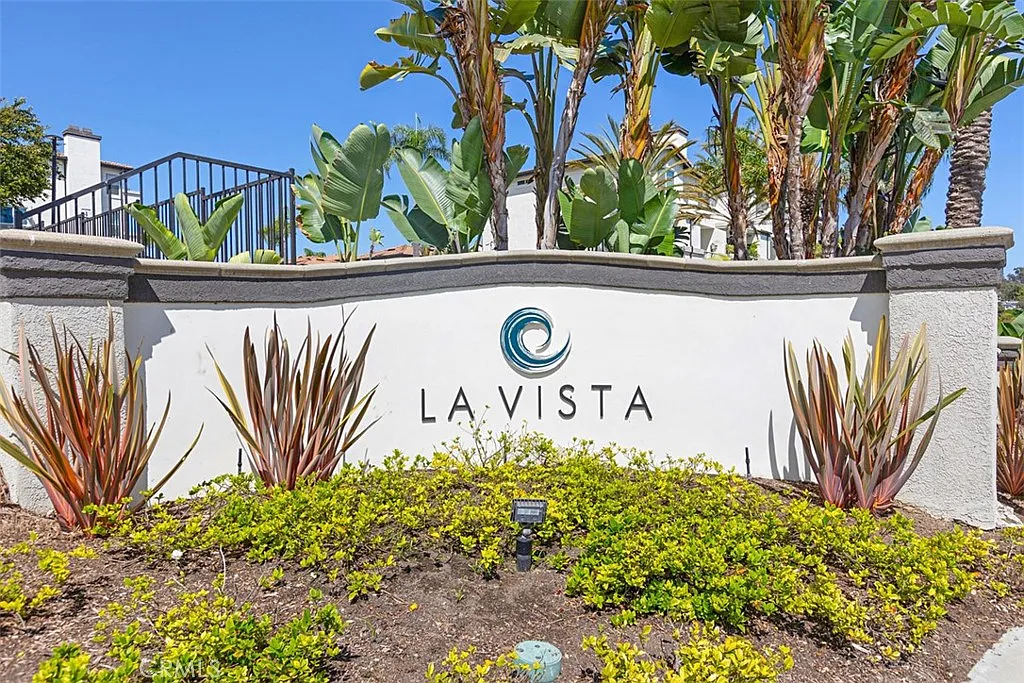 2 bed, 2.5 bath, 1024 sqft, $3,800 — Photo 3