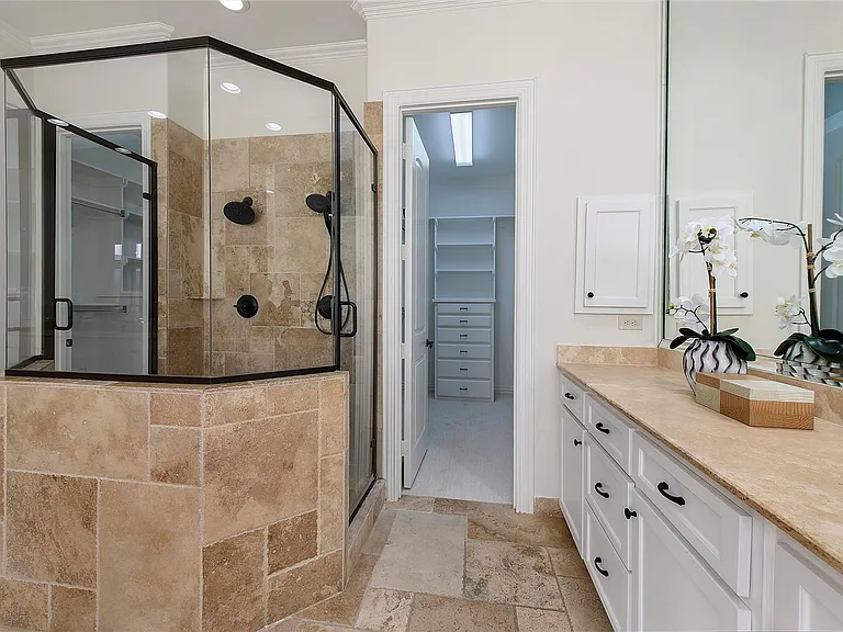3606 S Versailles Ave — Photo 16