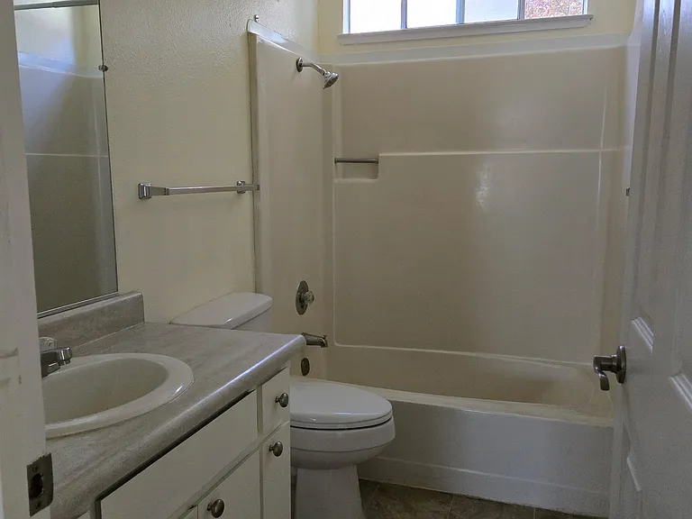 2688 White Ave — Photo 9