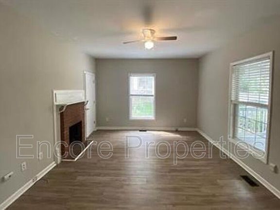3rd image of 1006 Parker St