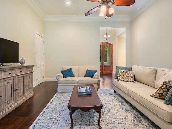 4th image of 8518 Beechwood Dr