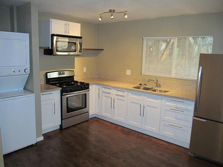 411 Idaho Ave #C — Photo 6
