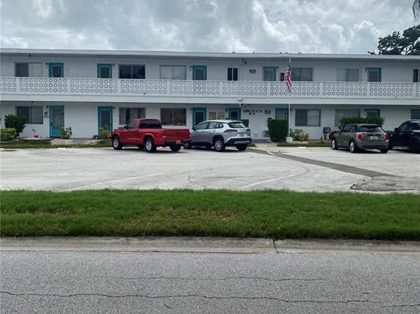 8350 112th St APT 104, Seminole, FL 33772