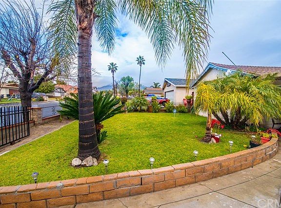 2nd image of 3931 Carmelina St