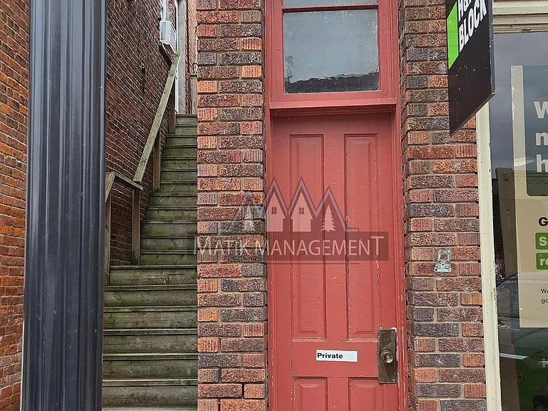 143 Main St W #1/2 — Photo 6
