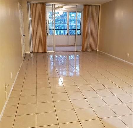 5th image of 9235 Lagoon Pl APT 215