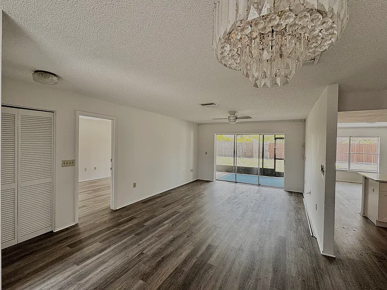 4368 Eastwood Dr — Photo 3