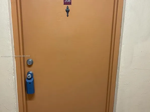 810 SW 129th Pl APT 208, Miami, FL 33184