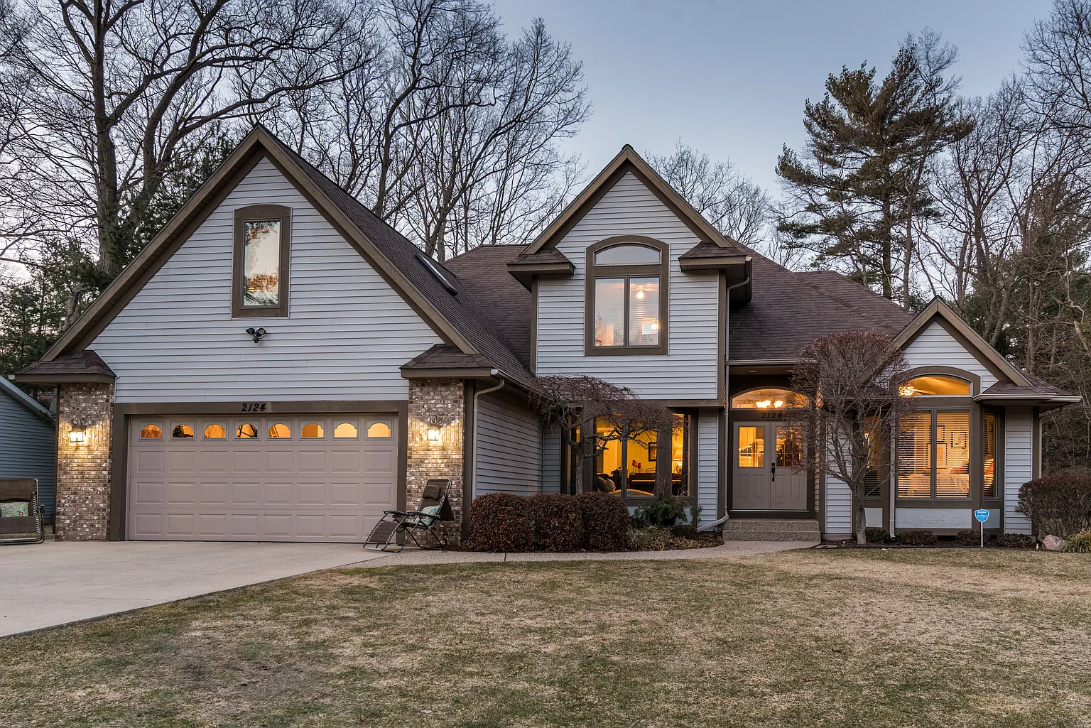 2124 Ridgeway Dr photo 1