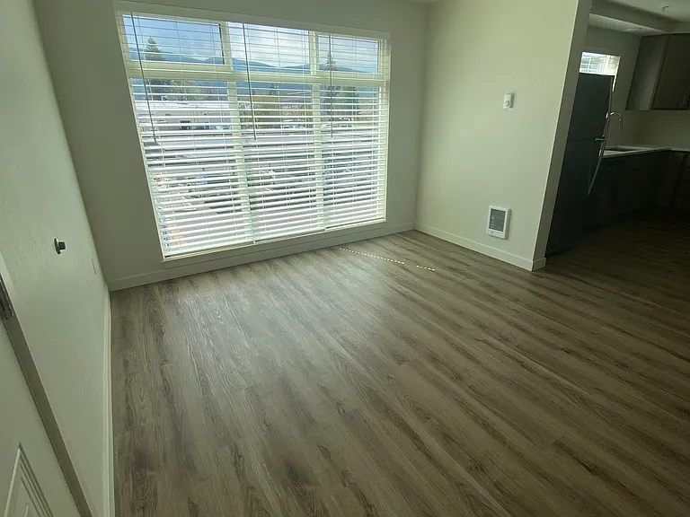 River Falls Apartments — Photo 24