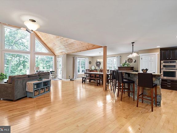 3rd image of 182 Maywood Dr