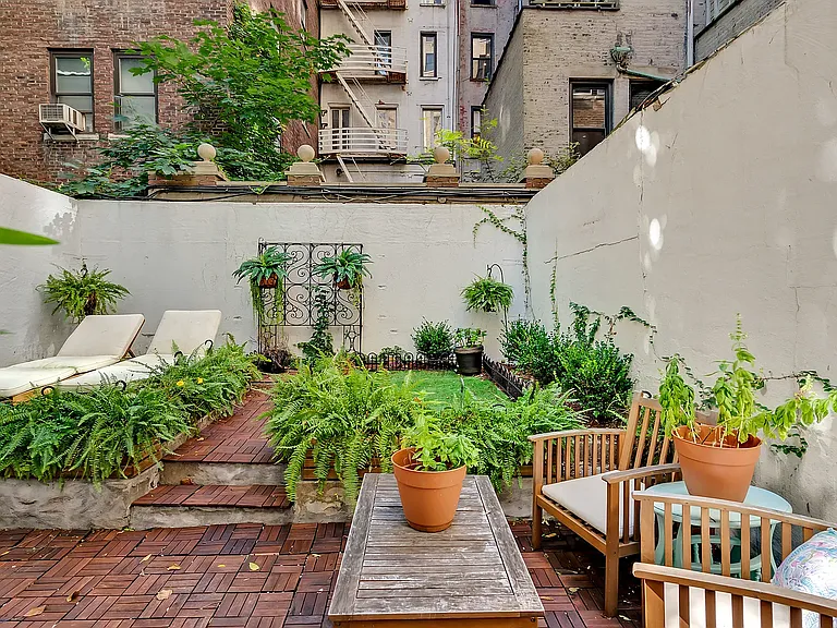 114 E 62nd St #GARDEN — Photo 10