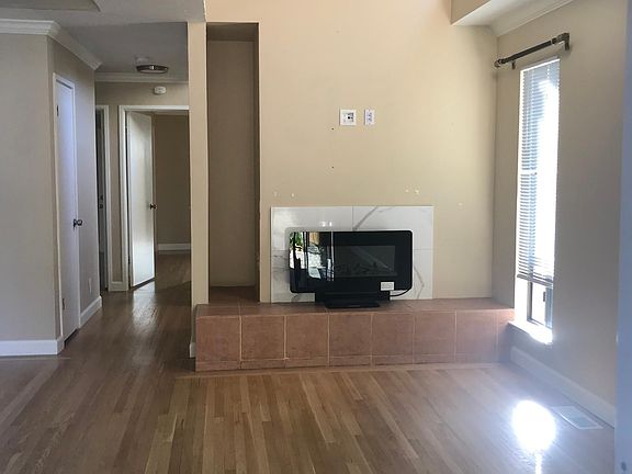 Living room/ fireplace