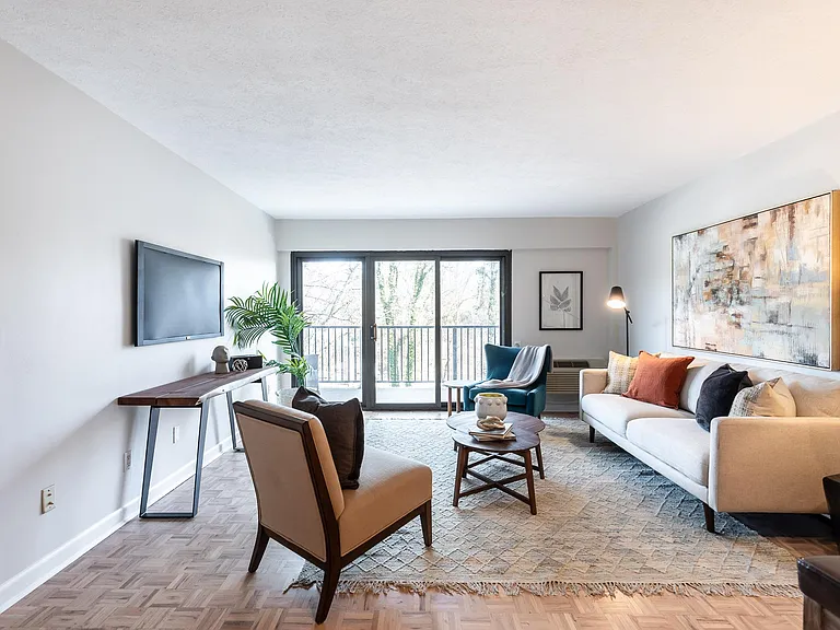 1815 William Howard Taft Rd #301 — Photo 1
