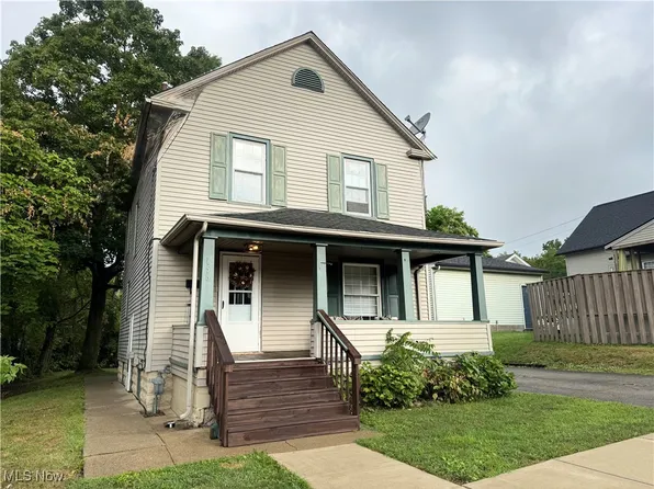 156 McGill St, Lowellville, OH 44436