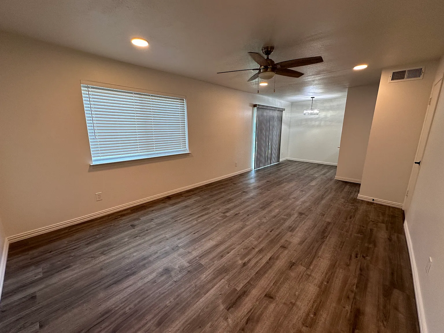 2 bed, 1.5 bath, 918 sqft, $1,975 — Photo 2