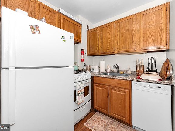 5th image of 2800 Wisconsin Ave NW APT 709