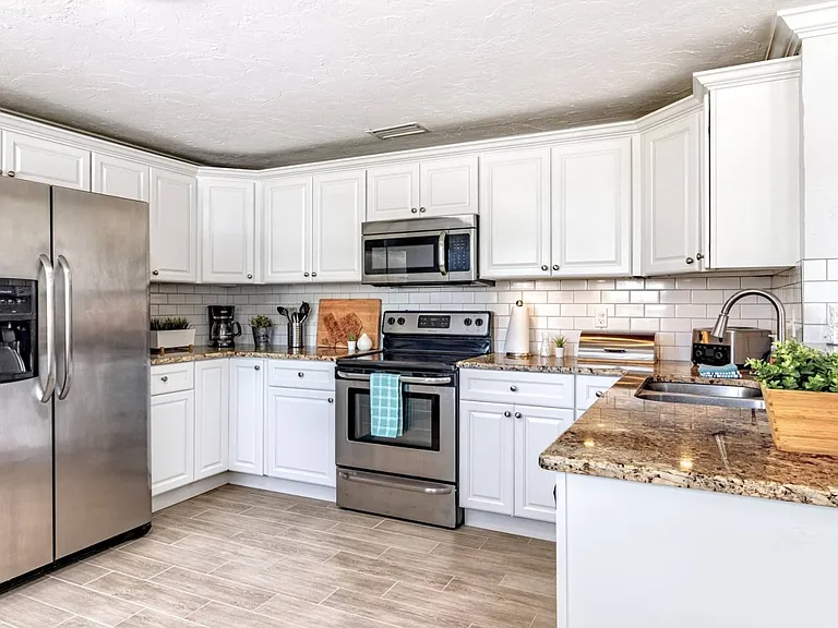3505 Almeria Ave — Photo 14