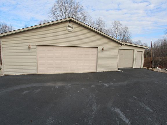 5th image of 156 Corinne Dr