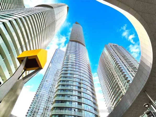 12 York St, Toronto, ON