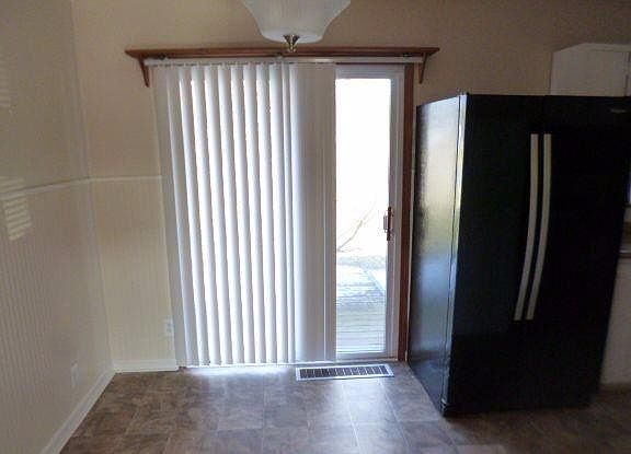 5th image of 24 Carlton Dr