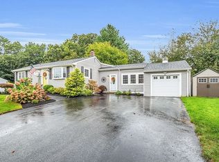 42 Grasshopper Ln, Tewksbury, MA 01876