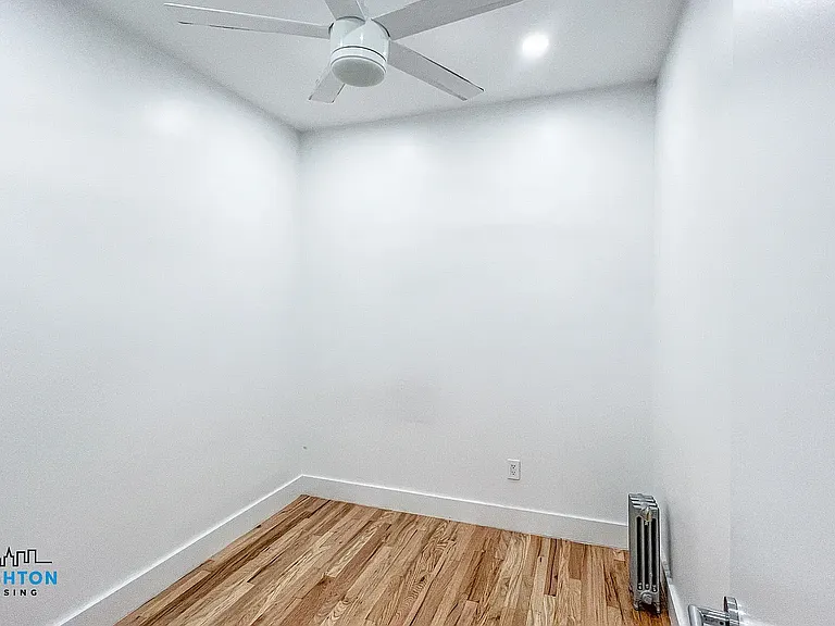 417 E 9th St #17 — Photo 6