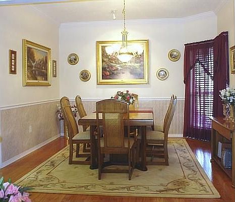 ELEGANT FORMAL DINING!