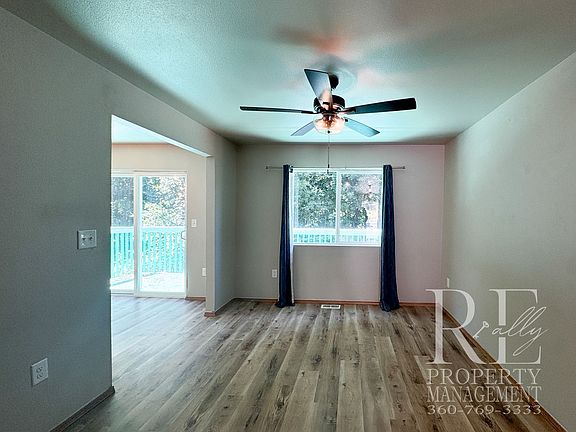 4th image of 2090 NE Green Glen Ln