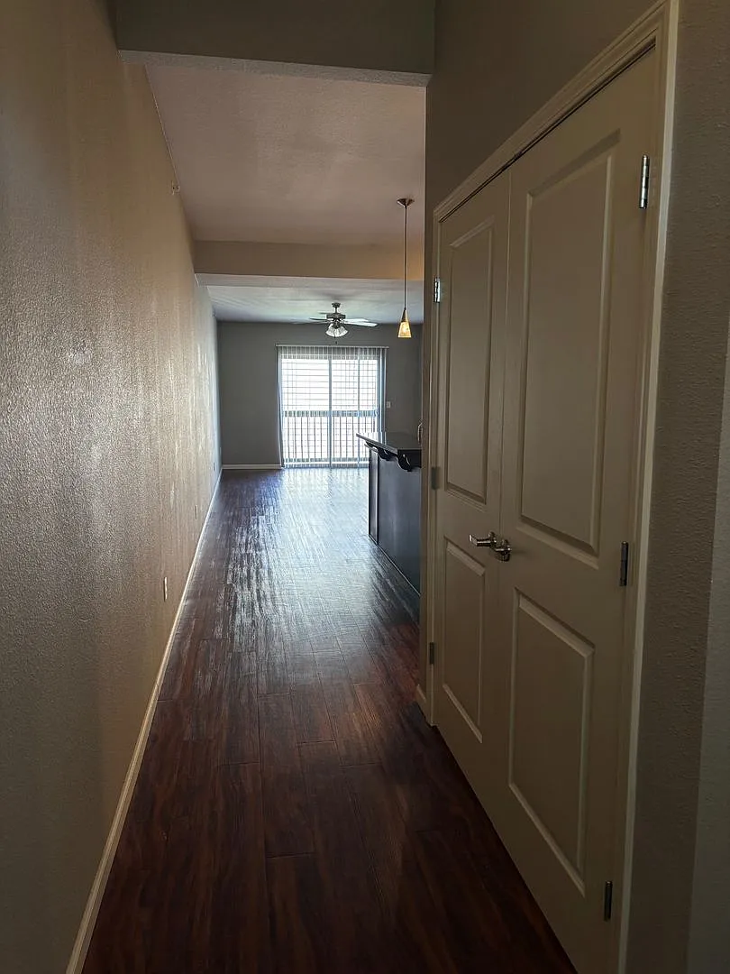 1200 W Walnut Street — Photo 2