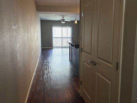 2nd image of 1200 W Walnut St #B202