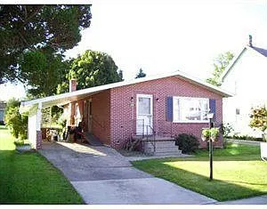 418 Center St photo 1