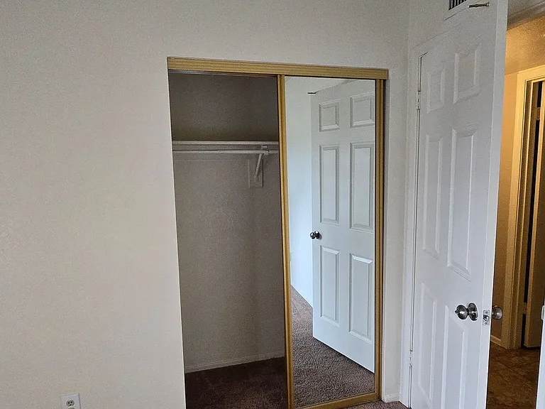 6407 W Brown St — Photo 16