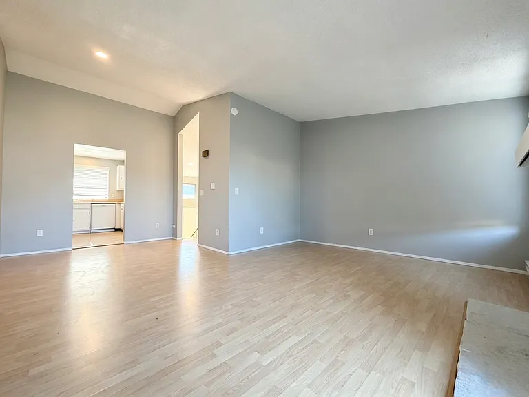 1313 W James St #11 — Photo 7