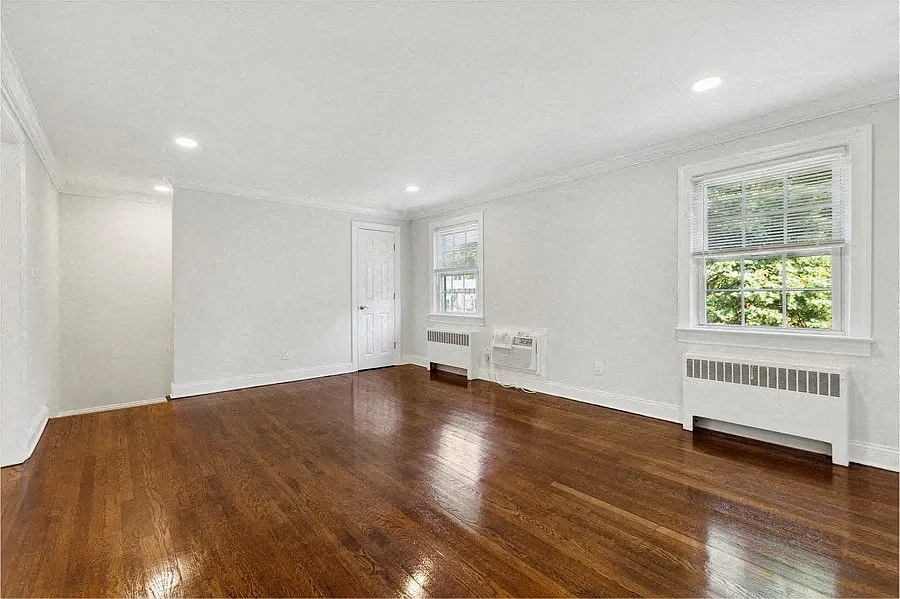 Baltusrol Apartments — Photo 3