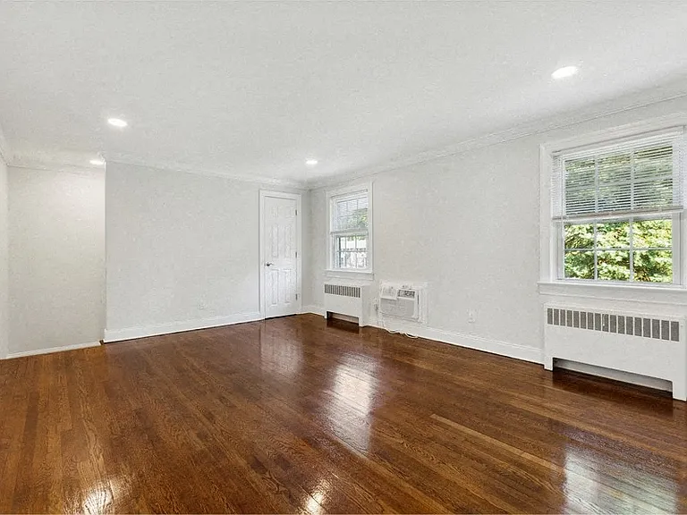 Baltusrol Apartments — Photo 3